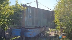 Погрузка 20-ти футового морского контейнера на манипулятор 5 тонн.