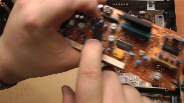 Что внутри #2. Видик из 90-х. Добываем ценные детали! =)_0003 смотреть онлайн