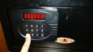 Как взломать сейф в отеле