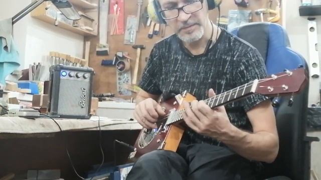 Rezophonic Cigar Box Ukulele смотреть онлайн