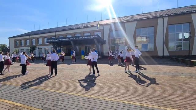 Шкільний вальс 2022 Тячів . Обійми Океан Ельзи @fortuna_dance смотреть онлайн