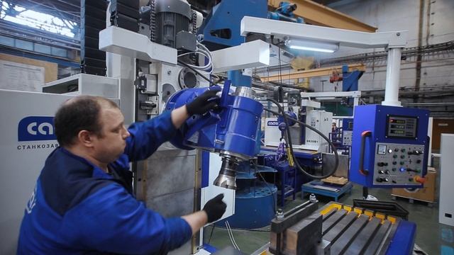 Российский широко-универсальный фрезерный станок "Саста" мод. 6820Ф1 смотреть онлайн