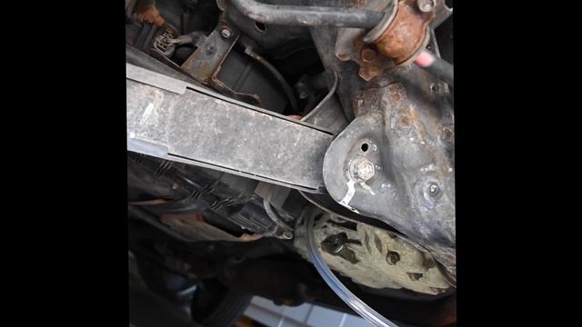 2005-2006 Honda CR-V AWD rear diff fluid change смотреть онлайн