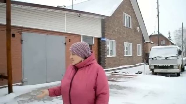 С первым снегом в улицу частного сектора Бердска высыпали щебень смотреть онлайн