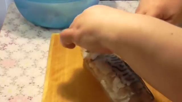Как разделать скумбрию на филе! смотреть онлайн