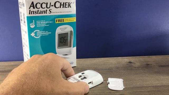 ACCU CHEK Instant S Battery Change | Battery charging is not an option смотреть онлайн