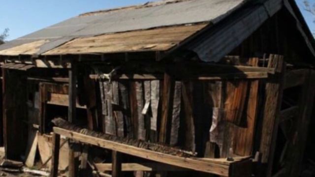 Этот мужчина 38 лет копал тоннель в пустыне пока не обнаружил это смотреть онлайн
