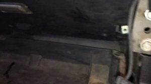 Как снять бардачок на Шевроле Нива