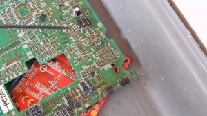 Полный процесс снятия радио деталей с плат кислотным раствором.