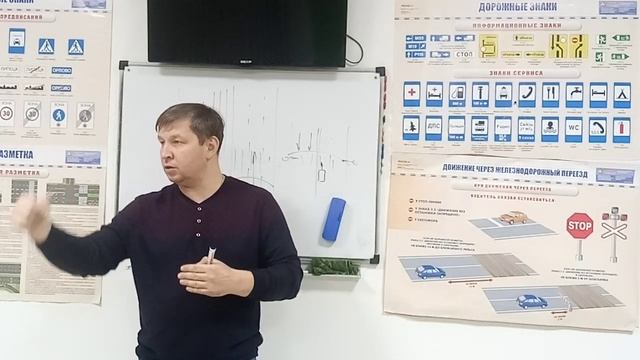 Пешеходные переходы и места остановок маршрутных транспортных средств. смотреть онлайн