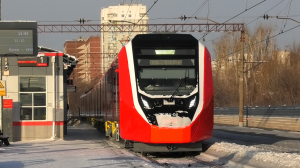 ЭС104-011 "Финист" сообщением Екатеринбург-Пасс. - Каменск-Уральский на о.п. Первомайская