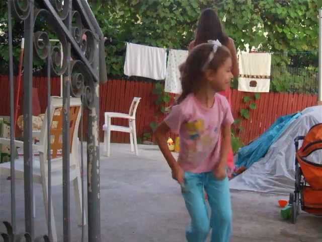 Taielle - girl's dances.avi смотреть онлайн