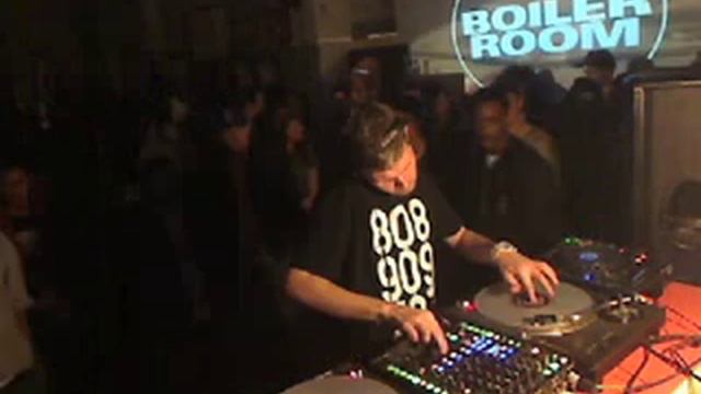 Loefah 50 min Boiler Room DJ set смотреть онлайн