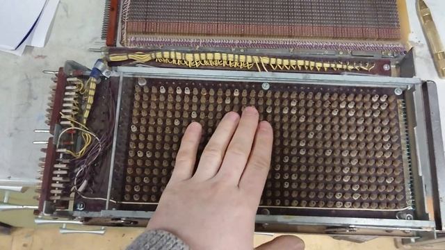 Она вам не DDR! Огромная планка ферритовой памяти на 208 байт смотреть онлайн