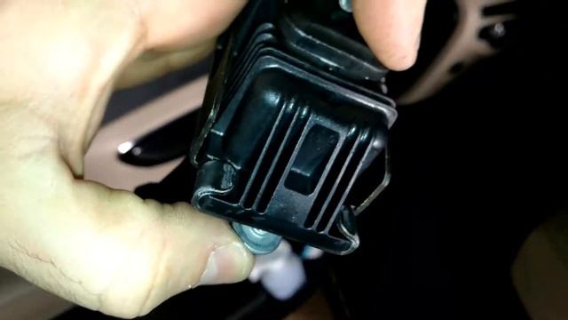Mercedes V klasa W447 - ogranicznik drzwi | Замена ограничителя двери | Front Door Check Strap смотреть онлайн