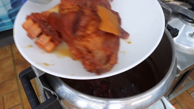 两根超大牛蹄，阿强做“扒牛蹄”，QQ弹弹，爽辣无比，啃着吃真过瘾【cram阿强】