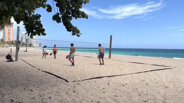Beach Tennis Team Erica & Mel vs Team Ricky & Héroes смотреть онлайн