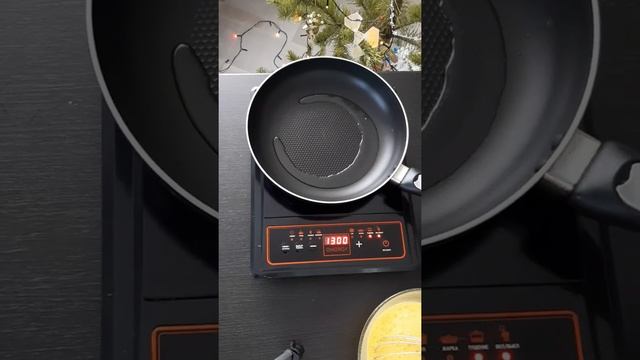 Омлет. Сытный завтрак. Омлет на сковороде. Ленивый завтрак смотреть онлайн