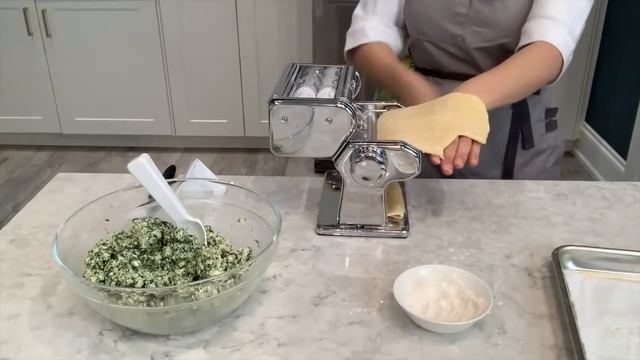 Making Ravioli with Marcato Atlas 150 with Ravioli Attachment смотреть онлайн