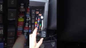 снимаем предохранитель датсун