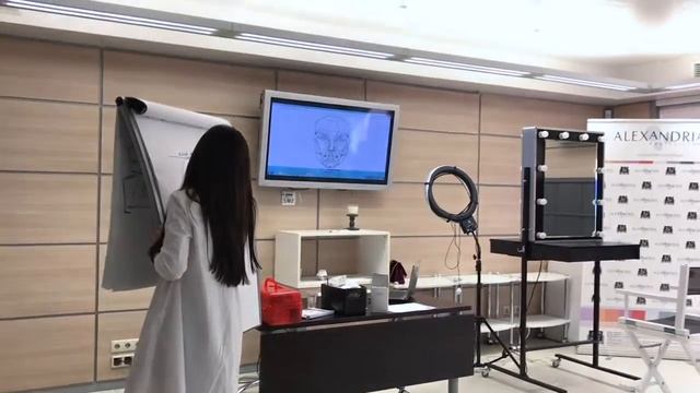 Занятия по Архитектурной коррекции бровей в центре «НикОль» смотреть онлайн