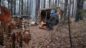 НОЧЕВКА ЗИМОЙ В ДИКОМ ЛЕСУ | Строю землянку | Бушкрафт