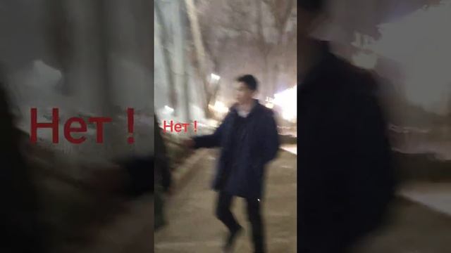 Делаю случайным прохожим ,,мини" подарки вроде аскарбинок на новый год! (часть 1) смотреть онлайн