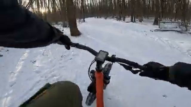 Надеюсь, не долго заставил себя ждать. Прокатился с камерой. Бухнулся. Пробую записывать.