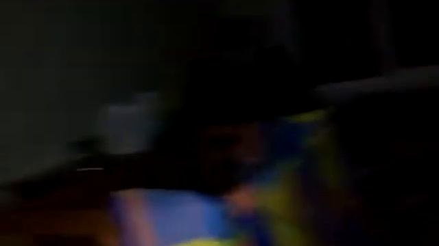 У незнакомых людей в доме