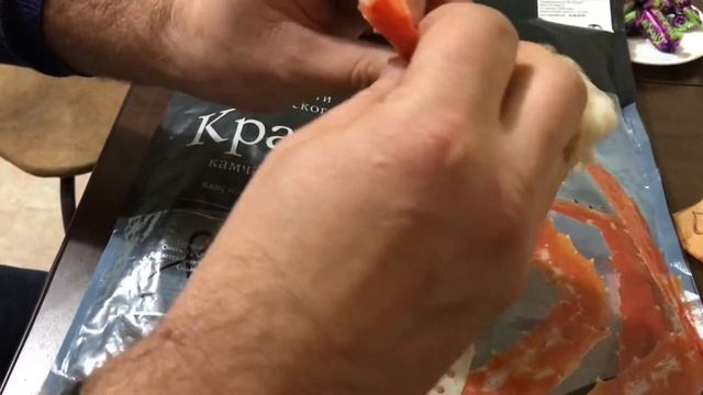 Ашан в Волгограде продаёт испорченные продукты! Они это называют камчатский краб!!! смотреть онлайн