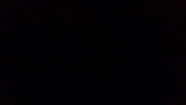 Пранк над мамой. Схватила ее за ногу! Она в ужасе смотреть онлайн