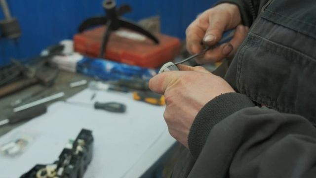 Ремонт дверных замков Volvo и Land Rover смотреть онлайн