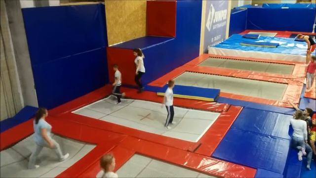 Развлекательный центр Jamper батут . Kid's intertainment center смотреть онлайн