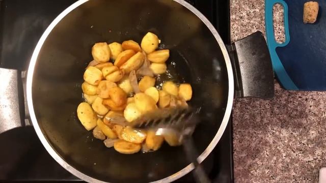 Жаренная Картошка с Яйцом и Сосиской смотреть онлайн