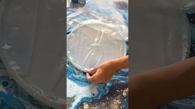 Процесс создания часов из эпоксидной смолы смотреть онлайн