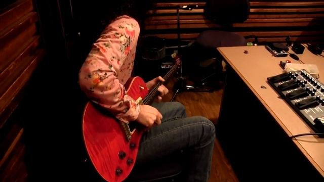 Marty Friedman tocando con una pedalera BOSS ME 80 смотреть онлайн