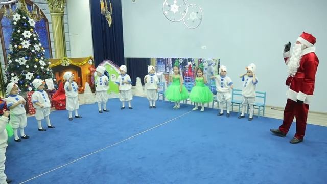 Новогодний праздник в группы "Ягодка" детского сада Smart Child Care. смотреть онлайн