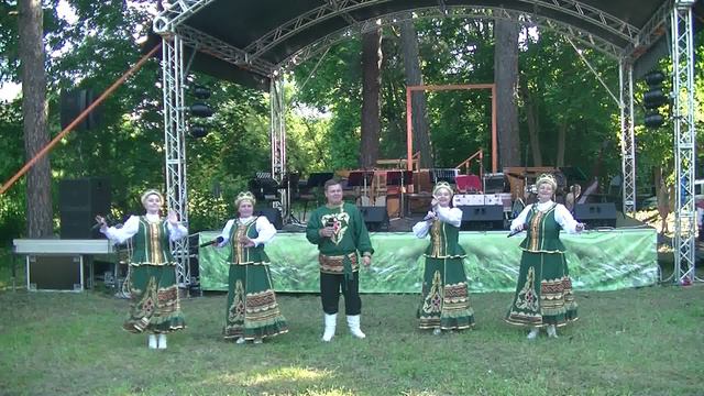Народный ансамбль "Аюшка" - "При лужке" смотреть онлайн
