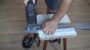 как отрезать профиль электролобзиком