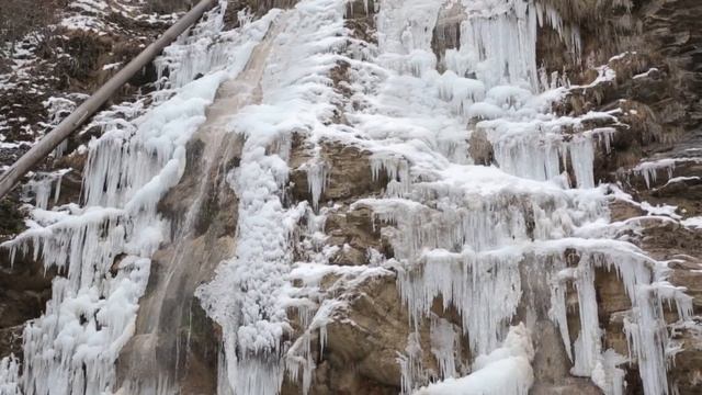 Ледяные глыбы водопада Учан-Су - пешком из Ялты 22 января 2021