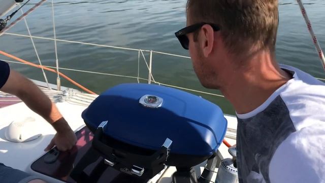 Портативный газовый гриль NAPOLEON. Тест на яхте. смотреть онлайн