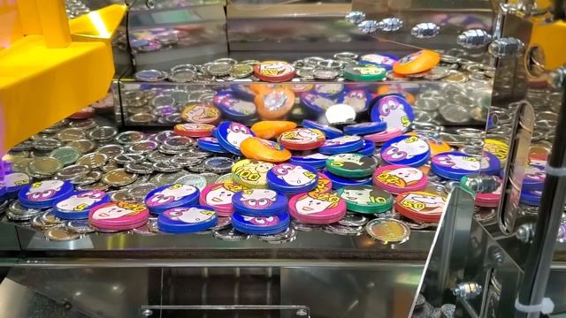 WINNING ALL THE BONUSES! Flintstone Coin Pusher at Circus Circus Las Vegas смотреть онлайн