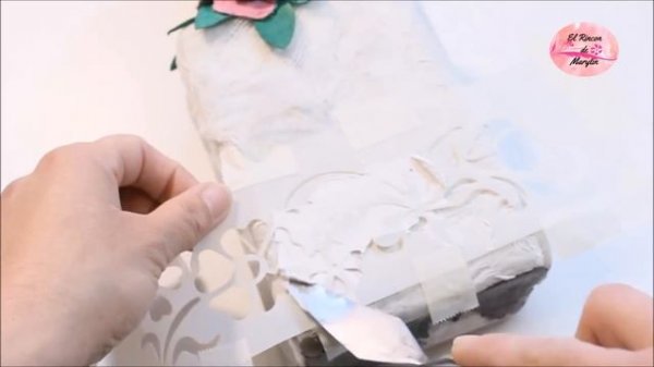 BOTELLA ANTIGUA DECORADA CON VARIAS TECNICAS