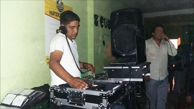 ZEUS DISCOTECK DJ CHE FERNANDO ANM: SANTI SANTIAGO (GRABACIÓN) смотреть онлайн
