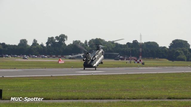 Chinook CH-47 Roll and flying backwards amazing to see at RIAT 2014 смотреть онлайн