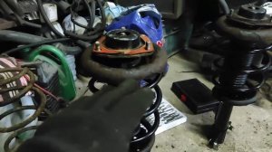 Ниссан Примьера Р12   замена передних амортизаторов.