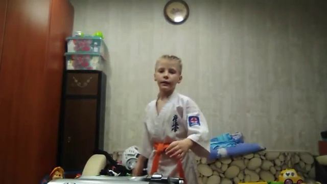 КАК ЗАВЯЗАТЬ ПОЯС + ПРИЁМЫ ДЛЯ КАРАТЭ!! смотреть онлайн