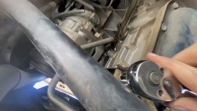 G35 SERPENTINE BELT FIX! Battery and brake light on and no power steering Fix. смотреть онлайн