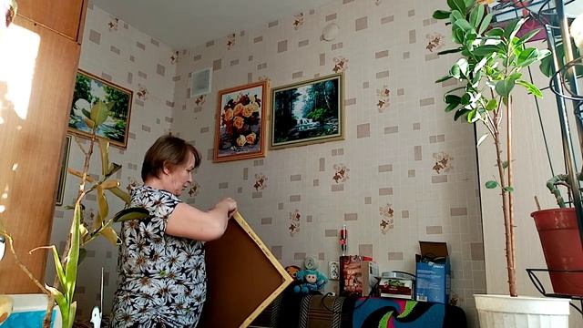 Алмазная мозаика. Развешиваю на стены ещё картины.