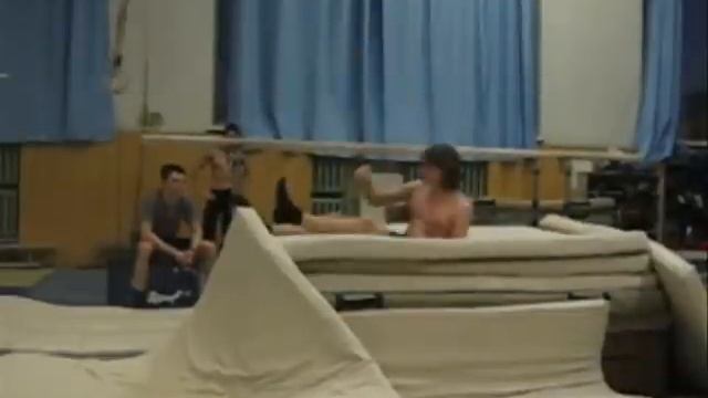 Сальто назад с брусьев : Как я научился смотреть онлайн